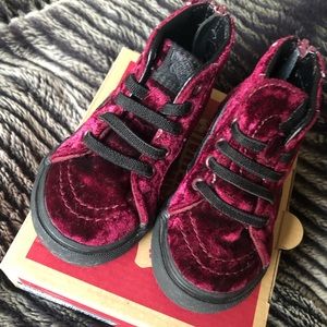 Sk8-HI Zip velvet vans red/black toddler 5.5